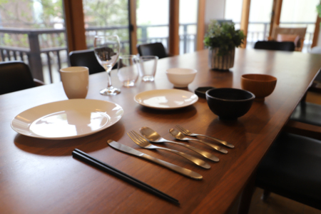 ダイニングテーブル（セッティング例）