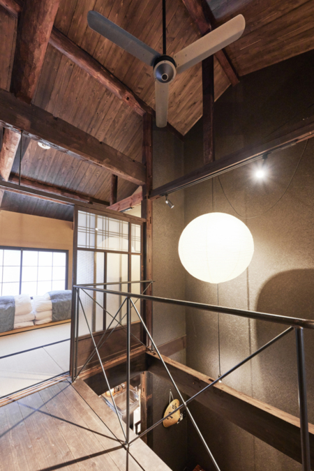 ２階建ての和室。吹き抜けの空間がいい