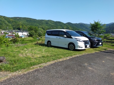 駐車場には3台程の車が駐められます