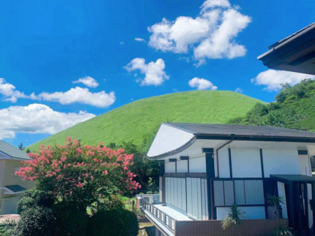 日差しが心地よい1階デッキ。