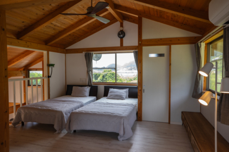 ２階寝室は2部屋(約13畳/8畳)