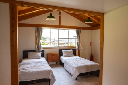 セミダブル2台、シングル3台、ほか布団