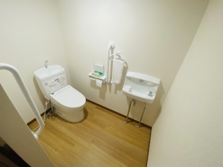 トイレは3台あって、車椅子用もございます