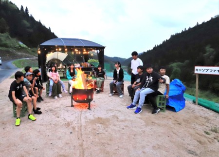 キャンプファイヤー