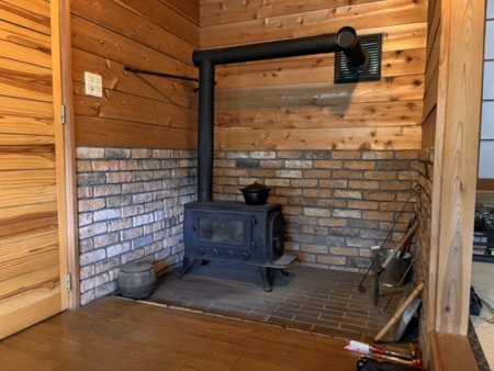 薪ストーブもあります。