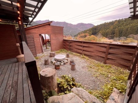 焚火場とバレルサウナ