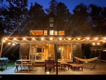 開閉式屋根付きテラスで雨でもBBQ可能