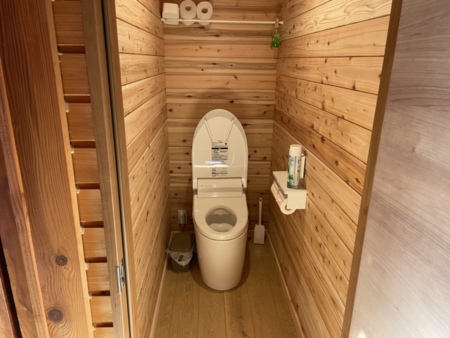 ウオシュレット付きトイレ