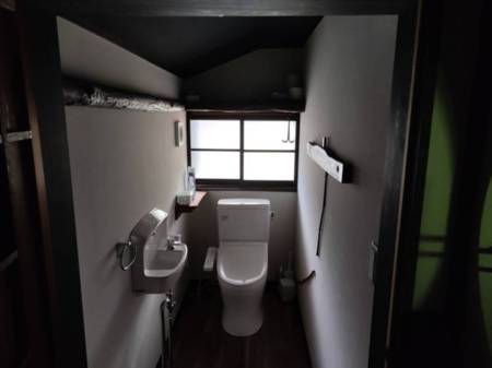 和の趣き漂う古民家トイレ