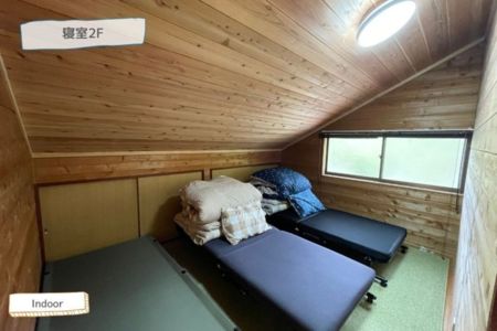 ２Fの寝室は２名用です　山小屋気分