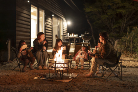 夜は焚火で心地よい炎と共に癒しの時間を♪