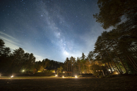 標高１２００ｍの澄んだ空気に星が輝く場所