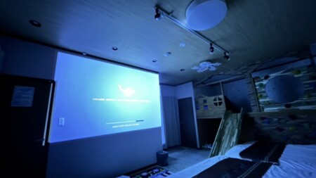 客室プロジェクター