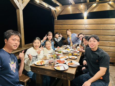 夜は楽しくBBQ、屋根と照明あり/ペンション アラナハウス沖縄