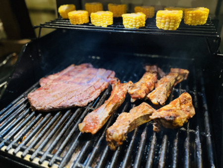 BBQは大きな肉も焼けて楽しい