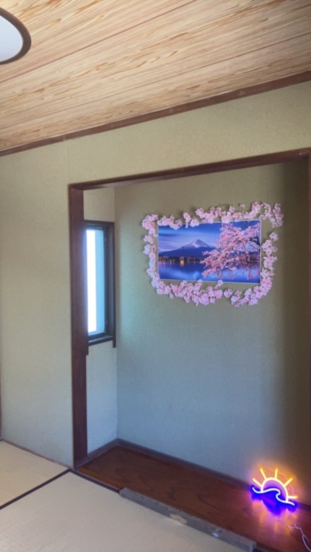 二階の和室には富士山と桜が♪