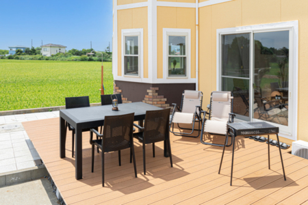 手作りのウッドデッキ