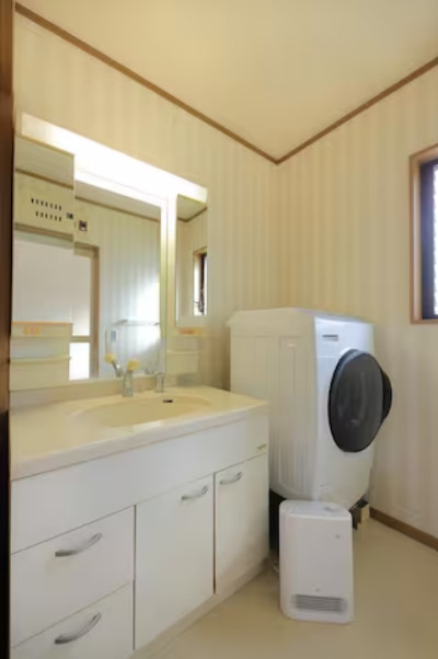 洗面所。ドラム式洗濯機ご自由に使えます。