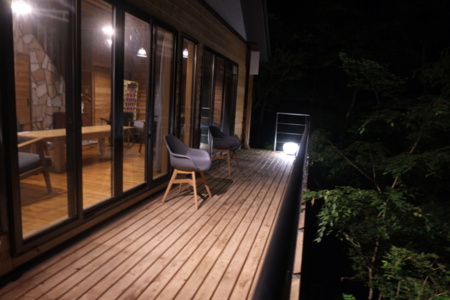 夜間もイイ感じです、テラスでの休憩も◎
