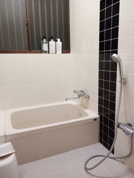 バスルーム、サーモ式のシャワー