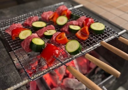 中庭のBBQスペースを囲んで