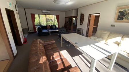 27帖の広いリビング