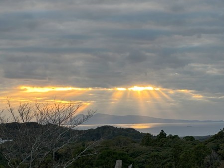 テラスから大島を望む夕陽