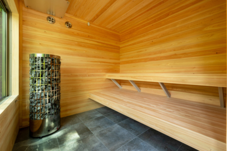とても広いサウナです。6名様まで。