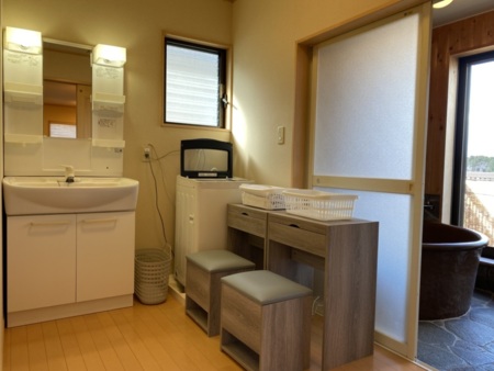 パウダールーム　ドライヤー付