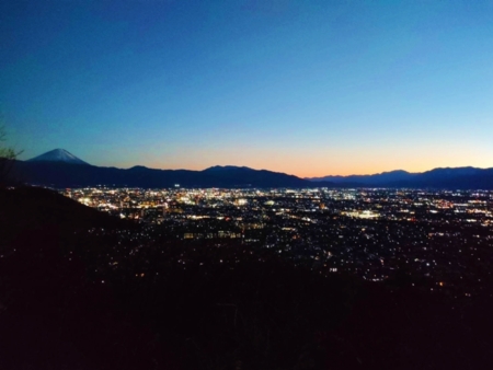 甲府盆地の夜景（お車3分・徒歩15分）