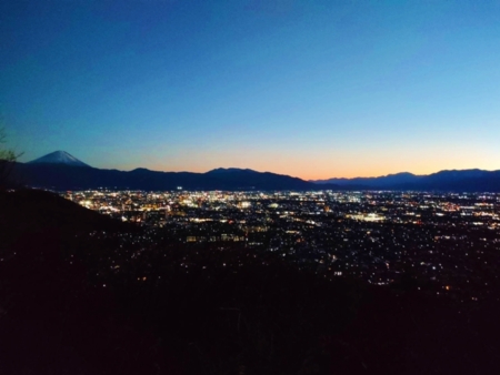 甲府盆地の夜景(徒歩15分）