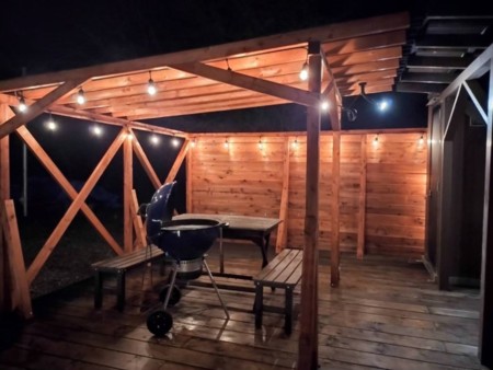 屋根付きBBQで雨の日でもご利用できます