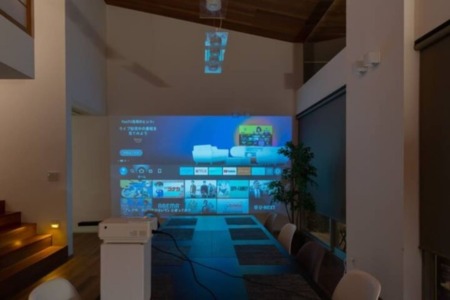 200インチの大画面でNetflix！