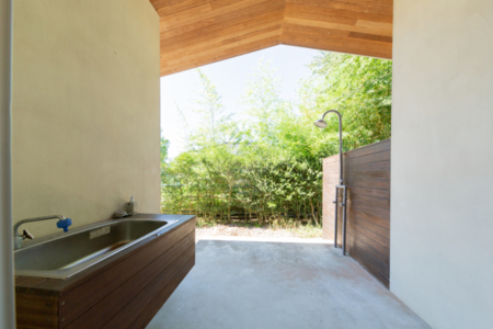 シャワー（外）つき！