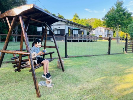 ドッグランにブランコ有り♪