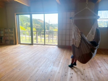 大人も乗れるハンモックブランコ