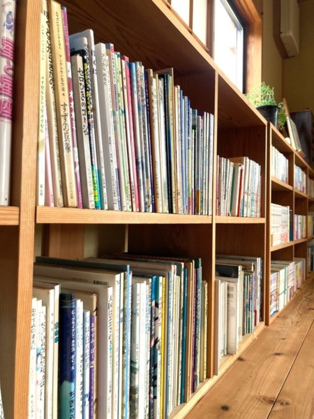 お子様には絵本でお楽しみいただけます