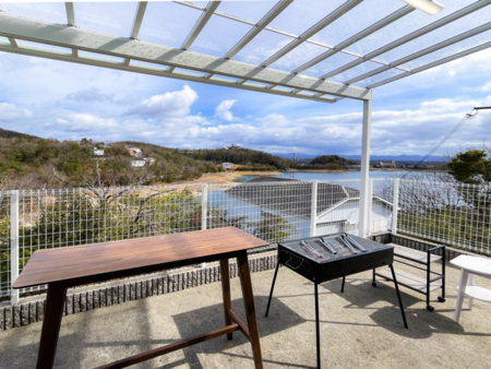 レイクビューのベランダでBBQ!