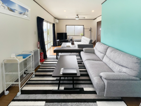 リビングは広く大人8名様でも大丈夫です!