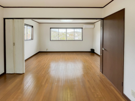 寝室1アコーディオンカーテンで仕切れます