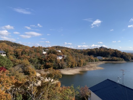 秋の景色です。紅葉を帯びてきます。
