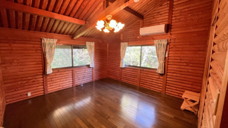 寝室。洋室。同じ部屋がもう一つあります。