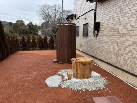 屋外シャワー、水風呂