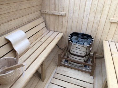 サウナ内ストーブ