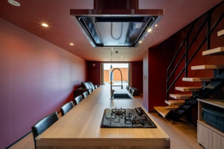 大人数で食卓を囲めるダイニングスペース