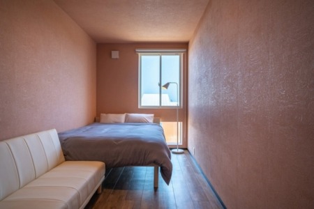 落ち着きのある寝室３