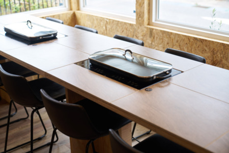 鉄板付き、ダイニングは10人まで