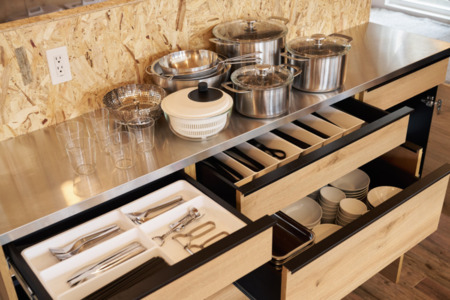 充実のキッチン、カトラリー