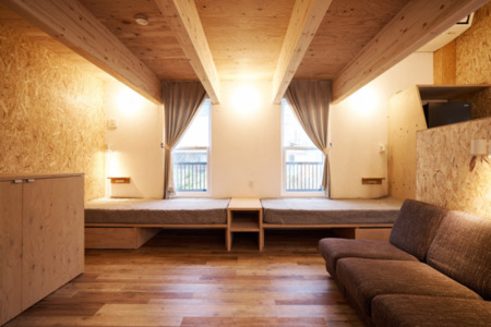 1階/リビングソファはシングルベッドに