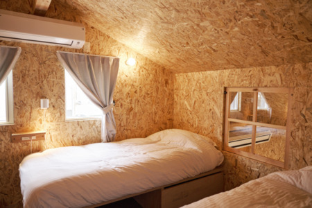 2階ベッドルーム(シングル4台)